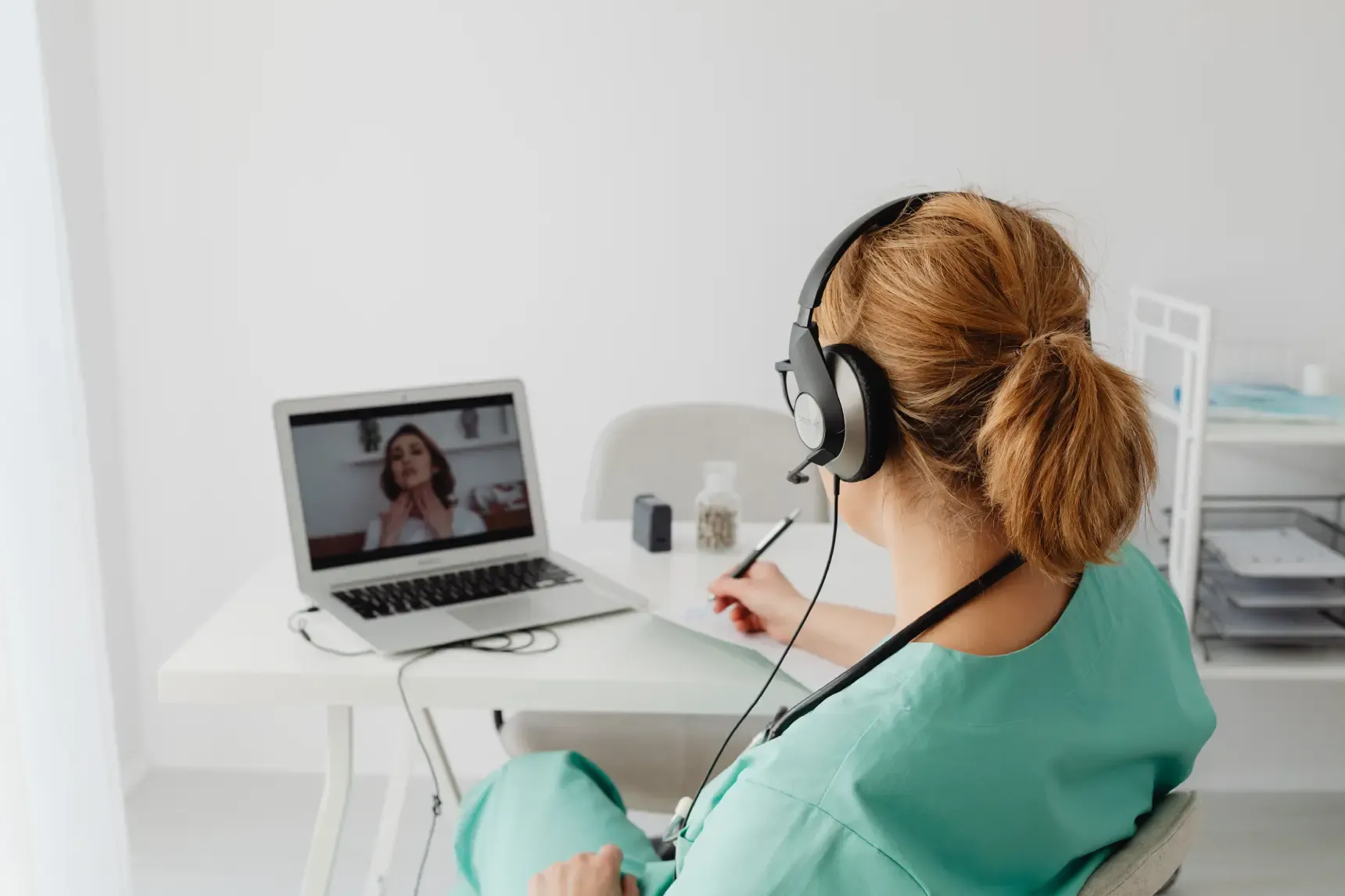 nurse-working-computer-headphones
